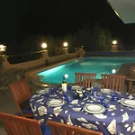 Vittoria With Heated And Large Private Swimming Pool For Exclusive Use , Sea And View, 150 Meters From The Beach, Pool Surface 60 Mq , 645 Sq Ft, Pool Depth 140 Cm ,55 Inches, Parking And Wifi Free Torre delle Stelle