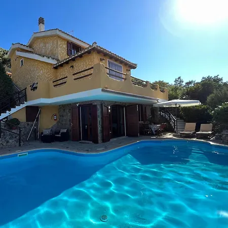 Vittoria With Large Private Heated Swimming Pool Complete With Jacuzzi For Exclusive Use , Sea And View, 150 Meters From The Beach, Pool Surface 60 Mq , 645 Sq Ft, Pool Depth 140 Cm ,55 Inches, Parking And Wifi Free Villa *