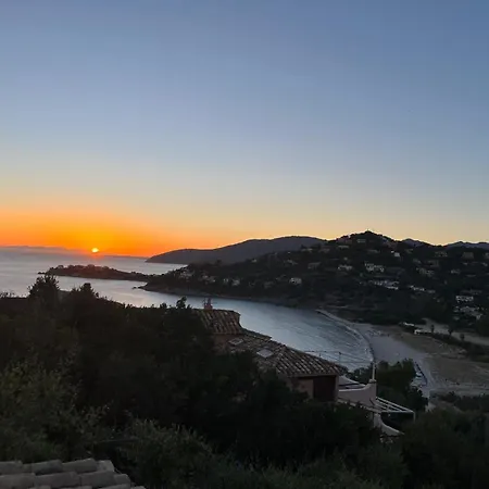 Vittoria With Large Private Heated Swimming Pool Complete With Jacuzzi For Exclusive Use , Sea And View, 150 Meters From The Beach, Pool Surface 60 Mq , 645 Sq Ft, Pool Depth 140 Cm ,55 Inches, Parking And Wifi Free Villa Torre delle Stelle