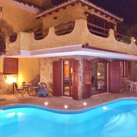 Vittoria With Heated And Large Private Swimming Pool For Exclusive Use , Sea And View, 150 Meters From The Beach, Pool Surface 60 Mq , 645 Sq Ft, Pool Depth 140 Cm ,55 Inches, Parking And Wifi Free