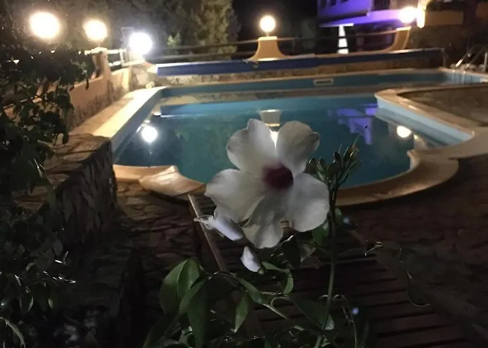 Vittoria With Large Private Heated Swimming Pool Complete With Jacuzzi For Exclusive Use , Sea And View, 150 Meters From The Beach, Pool Surface 60 Mq , 645 Sq Ft, Pool Depth 140 Cm ,55 Inches, Parking And Wifi Free Villa *