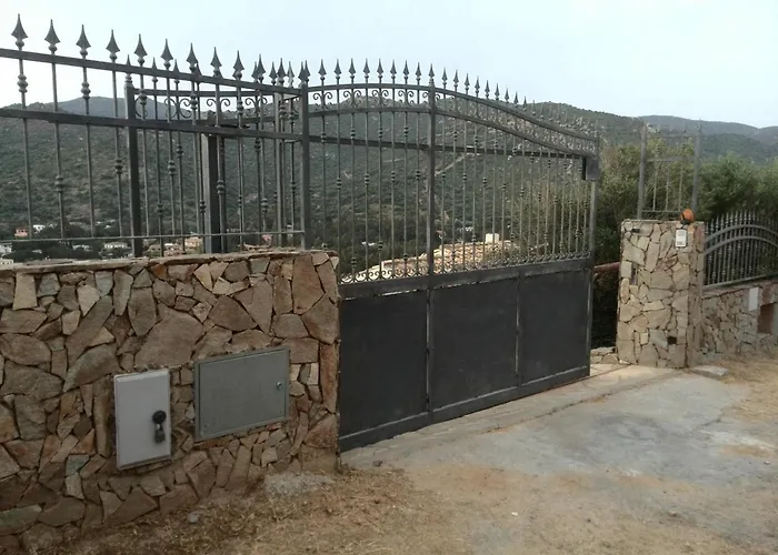 Vittoria With Large Private Heated Swimming Pool Complete With Jacuzzi For Exclusive Use , Sea And View, 150 Meters From The Beach, Pool Surface 60 Mq , 645 Sq Ft, Pool Depth 140 Cm ,55 Inches, Parking And Wifi Free Villa