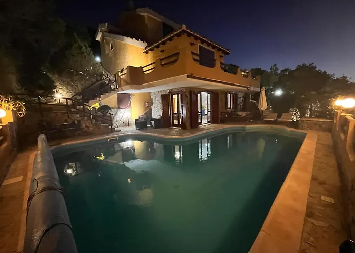 Vittoria With Large Private Heated Swimming Pool Complete With Jacuzzi For Exclusive Use , Sea And View, 150 Meters From The Beach, Pool Surface 60 Mq , 645 Sq Ft, Pool Depth 140 Cm ,55 Inches, Parking And Wifi Free Villa *