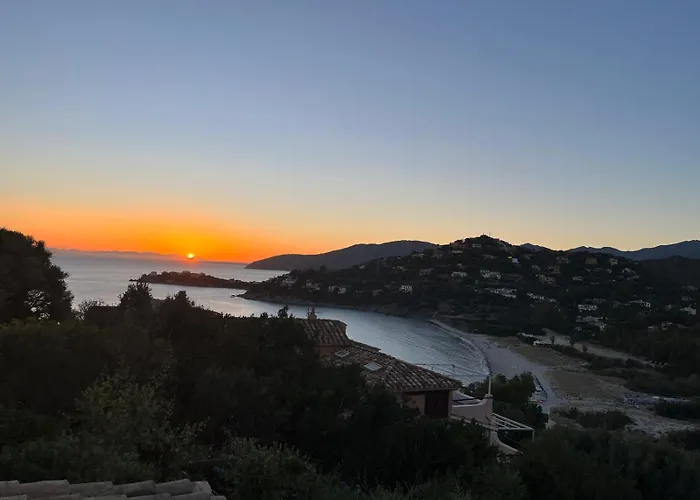 Vittoria With Large Private Heated Swimming Pool Complete With Jacuzzi For Exclusive Use , Sea And View, 150 Meters From The Beach, Pool Surface 60 Mq , 645 Sq Ft, Pool Depth 140 Cm ,55 Inches, Parking And Wifi Free Villa Torre delle Stelle