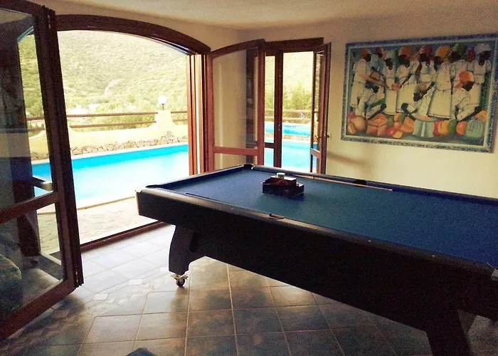 Villa Vittoria With Large Private Heated Swimming Pool Complete With Jacuzzi For Exclusive Use , Sea And View, 150 Meters From The Beach, Pool Surface 60 Mq , 645 Sq Ft, Pool Depth 140 Cm ,55 Inches, Parking And Wifi Free Torre delle Stelle